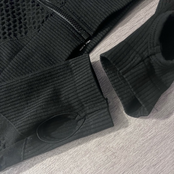 Women’s Activewear Black Cropped Jacket Size Medium - Picture 9 of 10